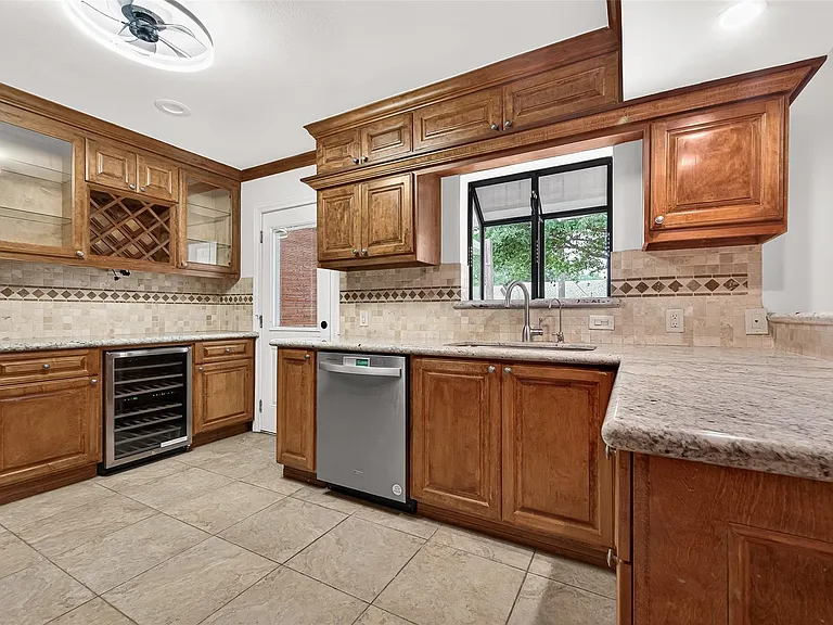 5422 Hummingbird St — Photo 4