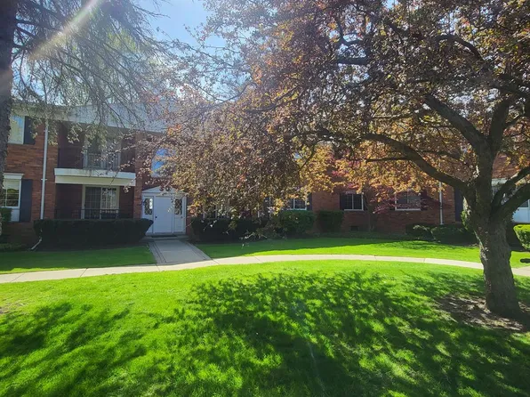 1775 Huntingwood Ln APT B, Bloomfield Hills, MI 48304