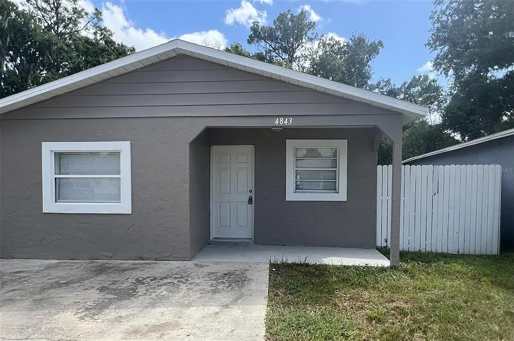 3 bed, 1.0 bath, 1121 sqft, $1,990 — Photo 1