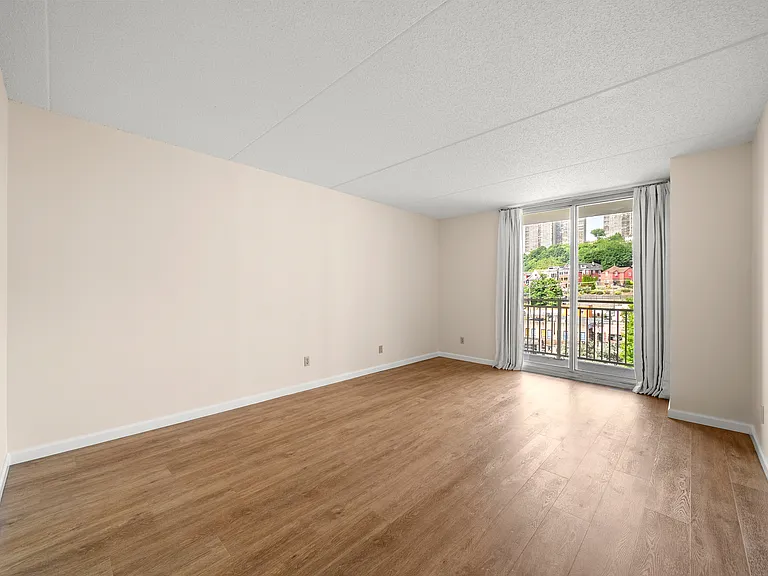1077 River Rd #606 — Photo 13