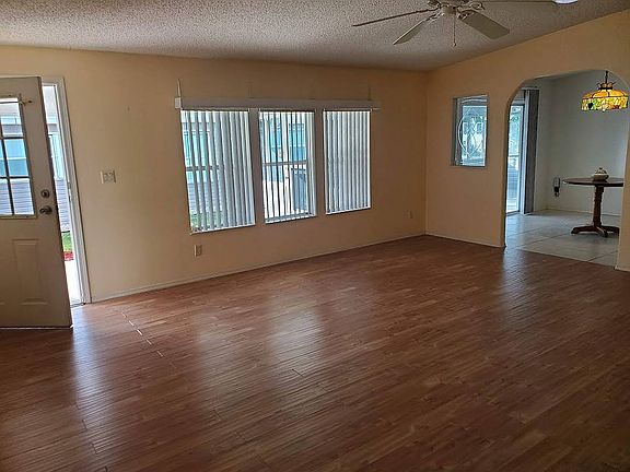 3rd image of 9 Chatsworth Ln