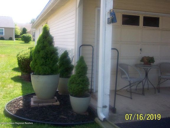 3rd image of 21 Buckingham Drive N