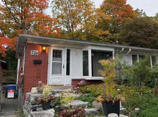 779 Greenfield Cres, Newmarket, ON L3Y 3B2