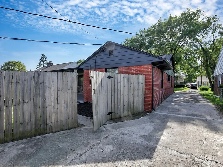 N Ashburton Rd — Photo 14