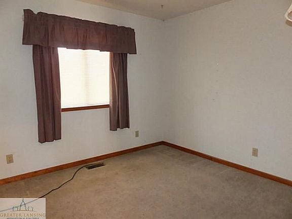 5th image of 227 Bonnie Brook Dr