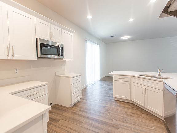 5th image of 1850 N 51st St #3B-2Ba-1776Sqft