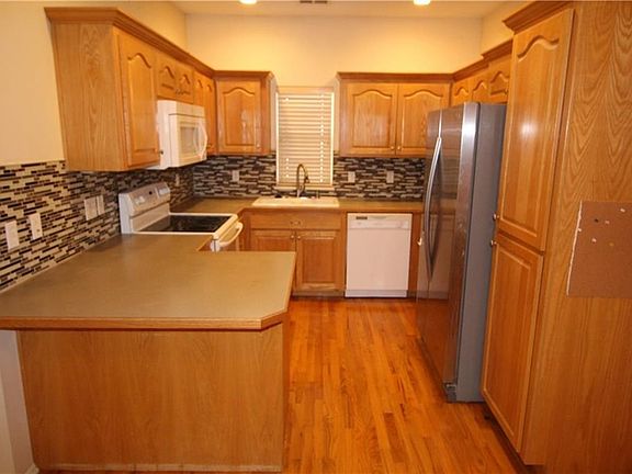 3rd image of 1810 Fall Creek Dr