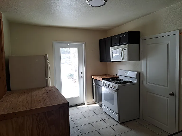 2504 E 11th St — Photo 5