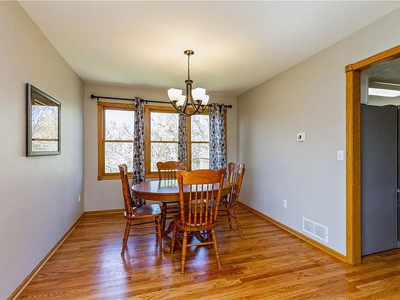 5th image of 845 William Nowels Cir
