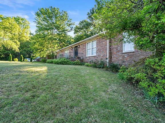 5th image of 422 Robinhood Dr