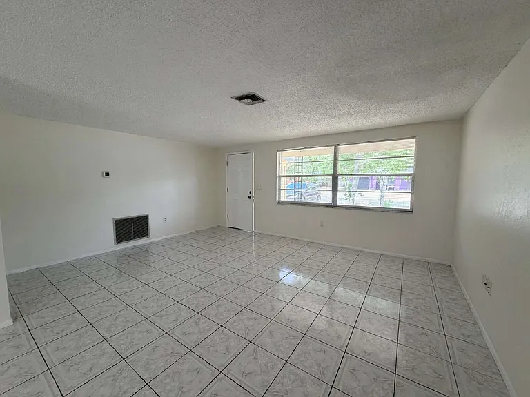 11701 Alpine Pkwy — Photo 3