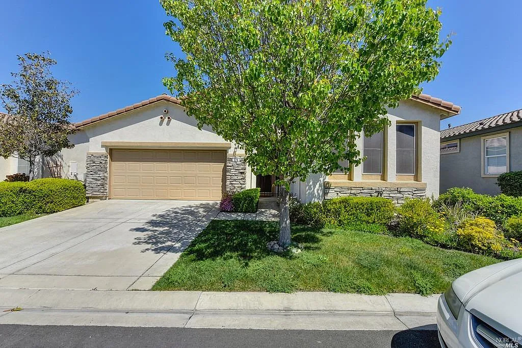 328 Spyglass Dr photo 1