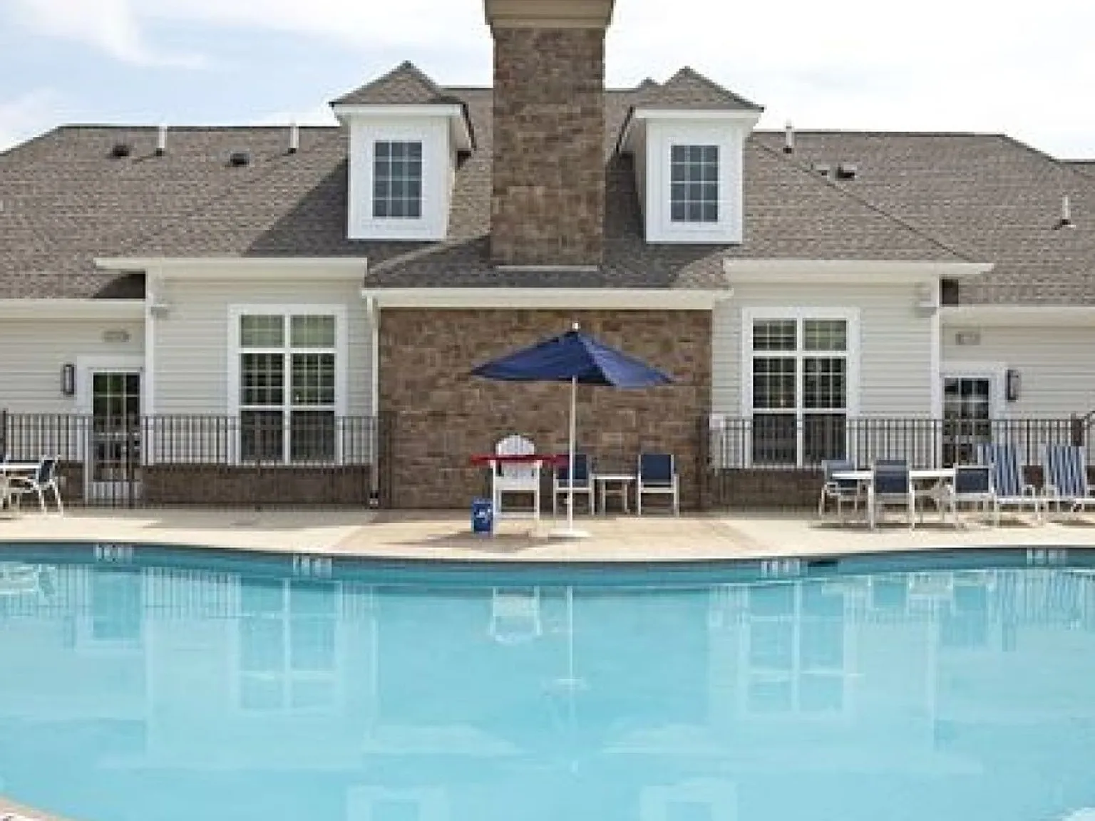 The Apartments At Weatherby — Photo 1