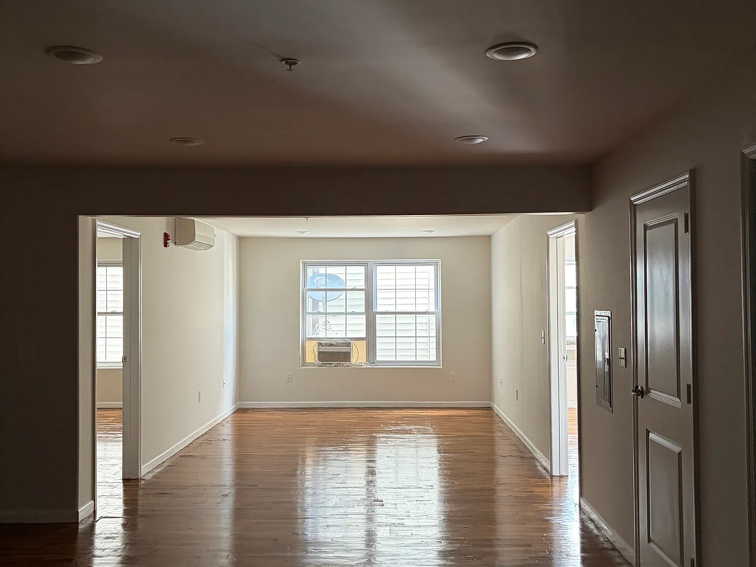 3 bed, 1100 sqft, $3,150 — Photo 1