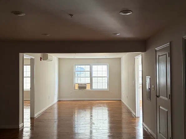 152 Market St #302, Passaic, NJ 07055