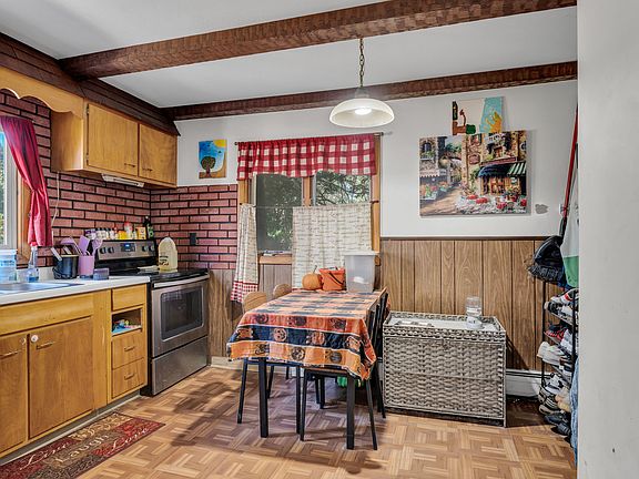 4th image of 15 Alder St Unit 1
