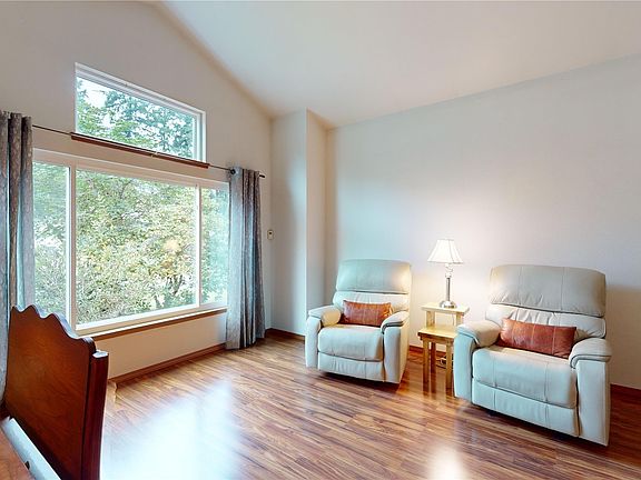 4th image of 11903 207th Avenue E