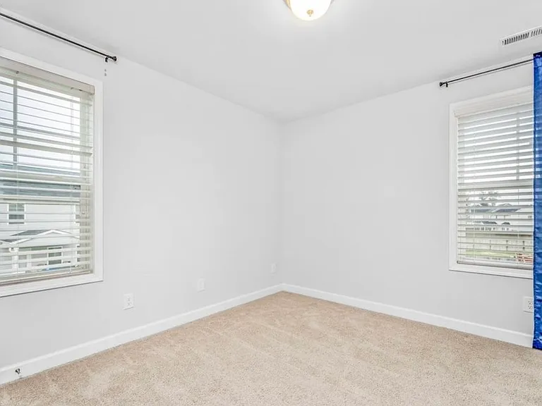 2209 Courtland Dr — Photo 9