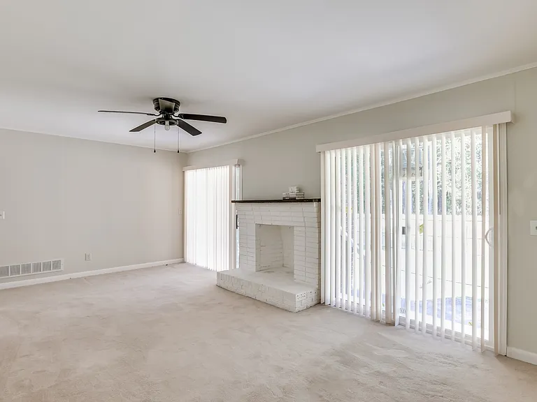 1725 Cheltenham Ln — Photo 12