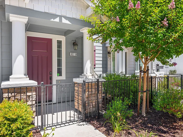 327 Pear Tree Ter #B — Photo 3