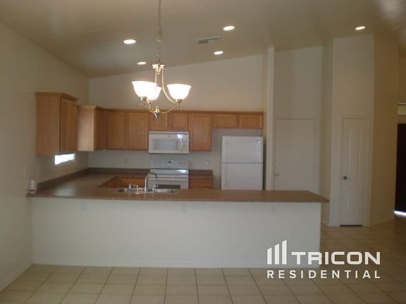 5th image of 15613 N Poppy St