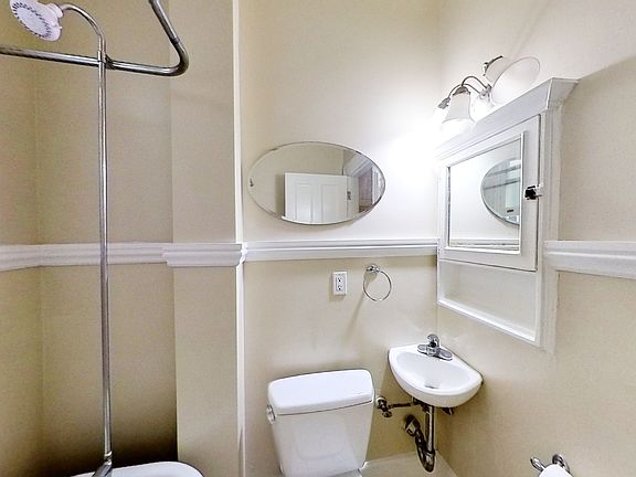 3rd image of 512 Frederick St APT 23