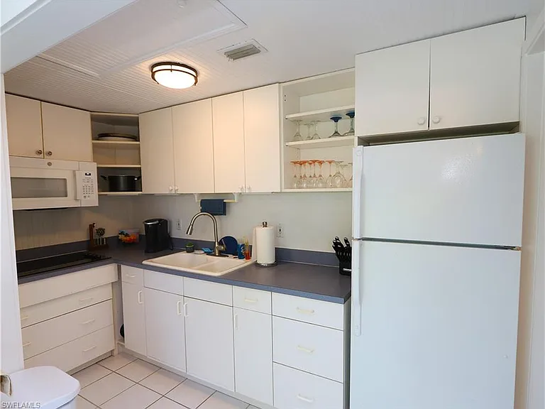 611 Palm Ave #F-30 — Photo 8