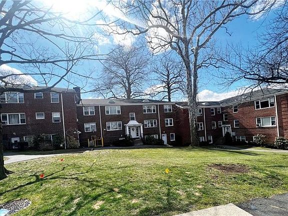 2nd image of 2 Soundview Ave APT Ah