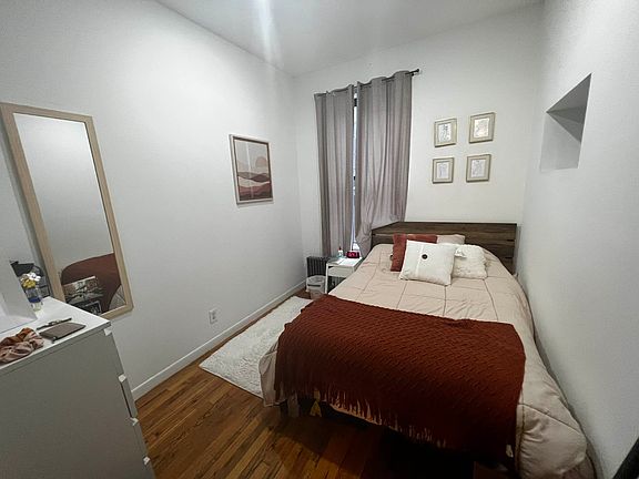 2nd image of 232 E 82nd St #2B