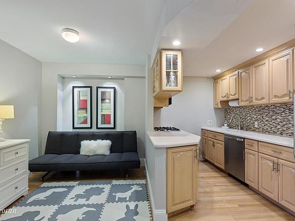 2nd image of 225 E 57th St APT 9G