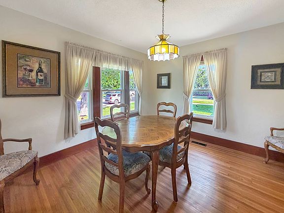 3rd image of 305 7th Ave SW