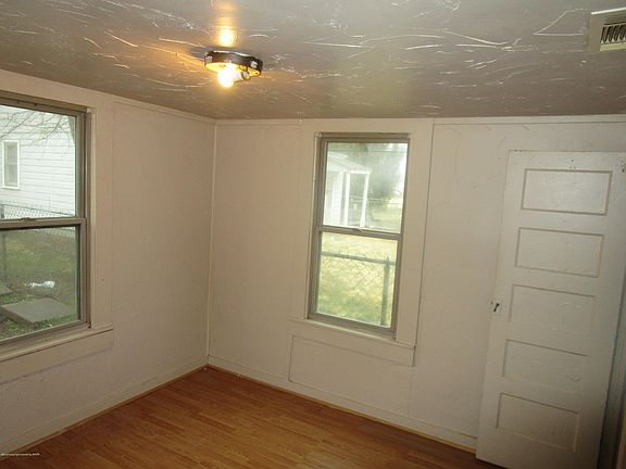 3rd image of 902 N Florida St