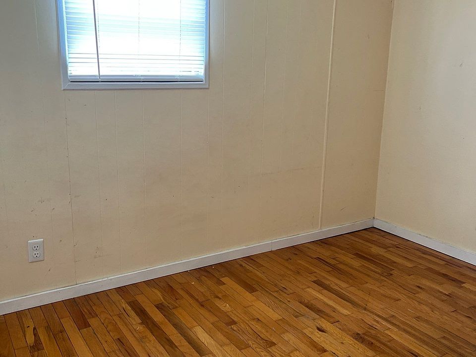 2nd image of 406 Spine Dr