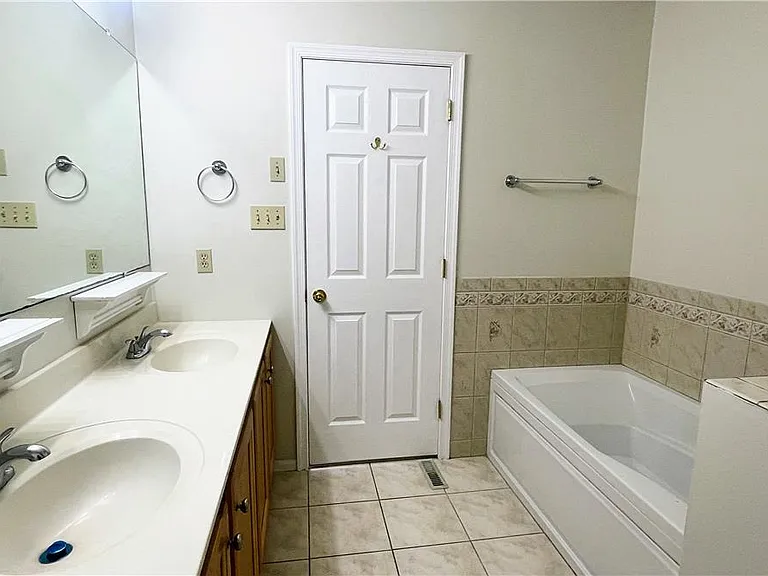 8104 Heritage Dr — Photo 16