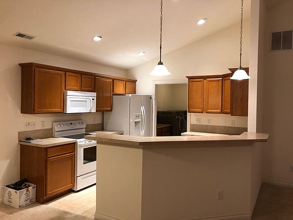 3rd image of 1436 Meadow Way Dr