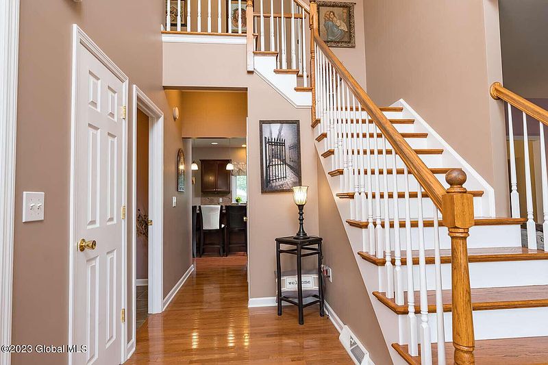 5th image of 7 Arbor Gate Court
