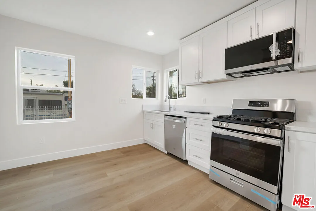 7 bed, 5.0 bath, 2183 sqft, $7,500 — Photo 4
