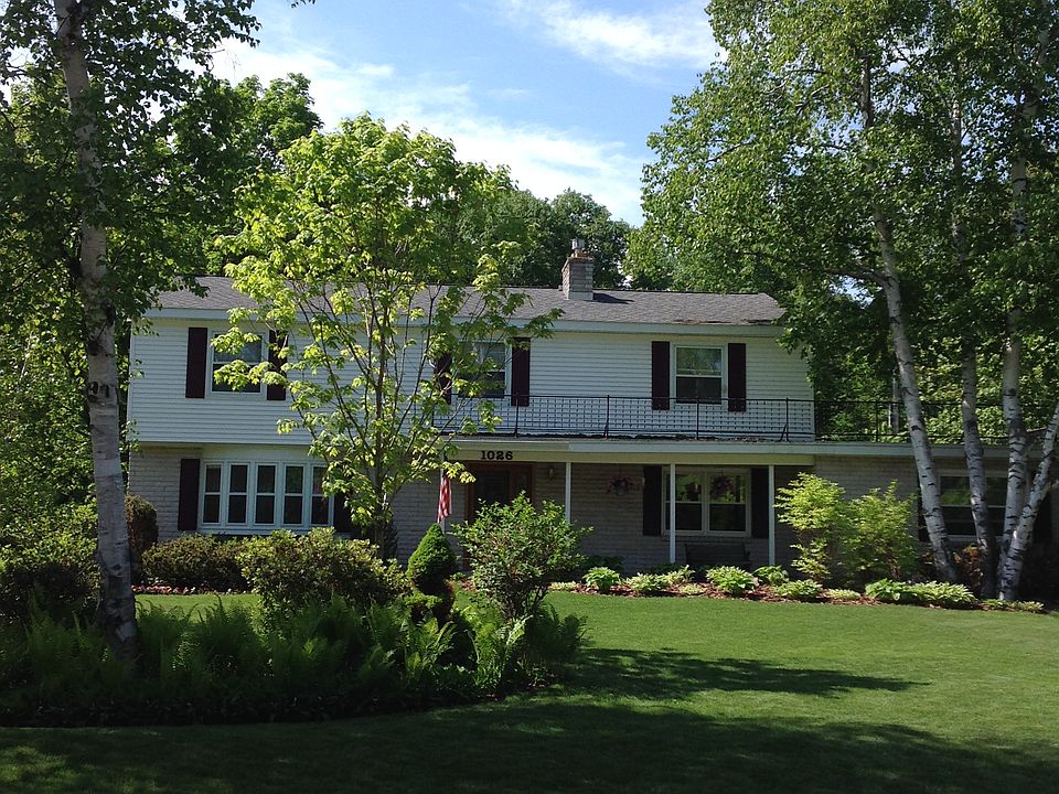 1026 Allouez Rd, Marquette, MI 49855 Zillow