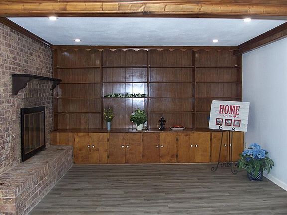 5th image of 2223 Loyce Dr