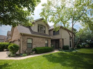 214 Springdale Ln, Bloomingdale, IL 60108