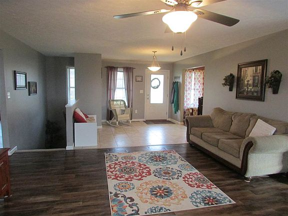 3rd image of 29 Meadowland Dr