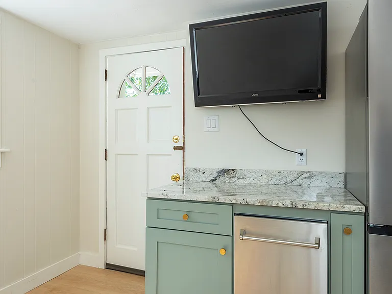 279 Kimberly Ave #7 — Photo 9