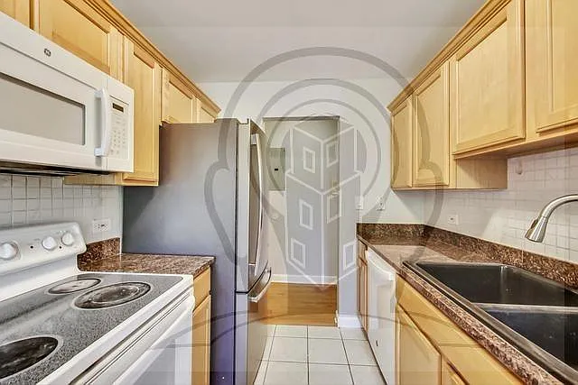 822 Seward St #3B — Photo 12