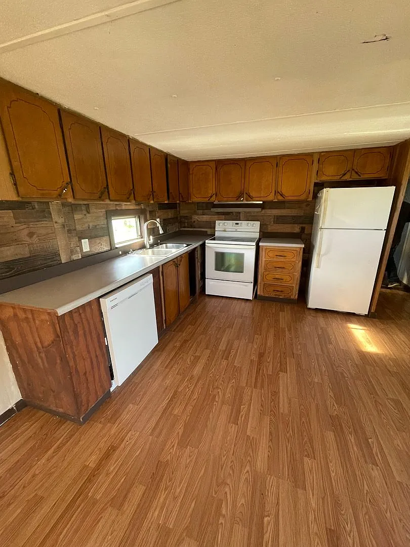 Cozy Country Home 3620 Carver Rd, Diamond, MO 64840 — Photo 3