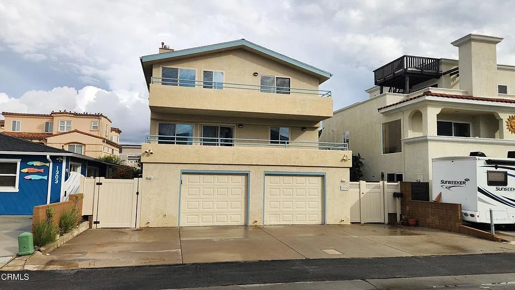 4 bed, 2174 sqft, $6,400 — Photo 1