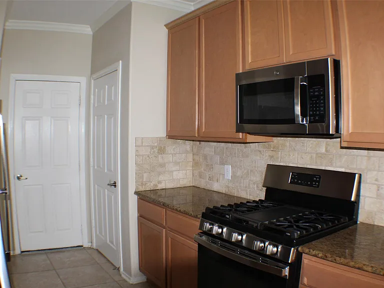 6431 Densberry Ln — Photo 14