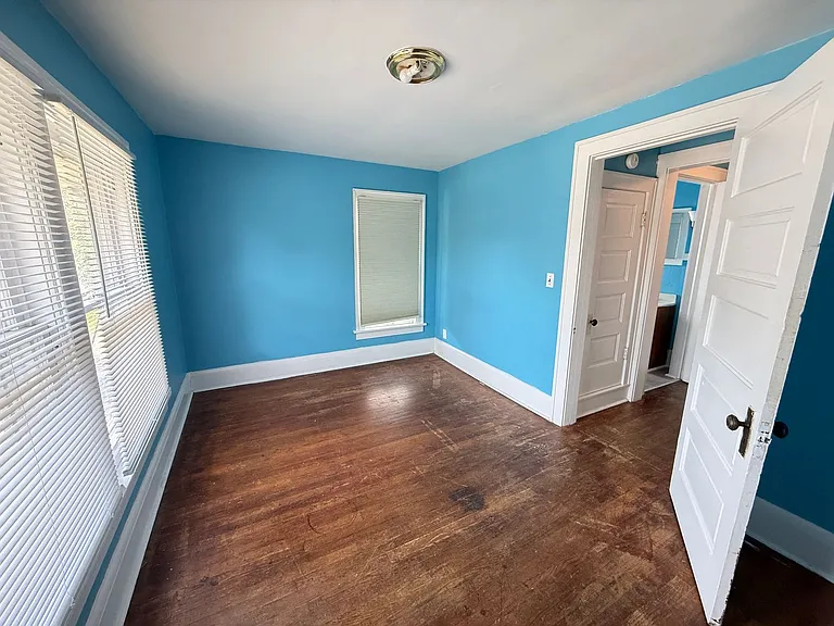 406 W Washington Ave — Photo 14