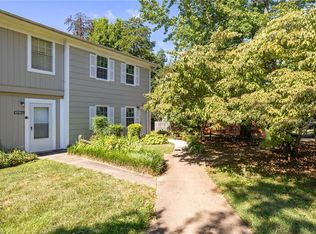 5733M Bramblegate Rd, Greensboro, NC 27409