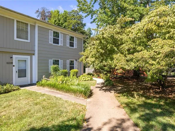 5733M Bramblegate Rd, Greensboro, NC 27409