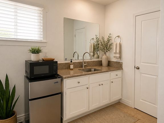 2nd image of 14149 Vanowen St #5